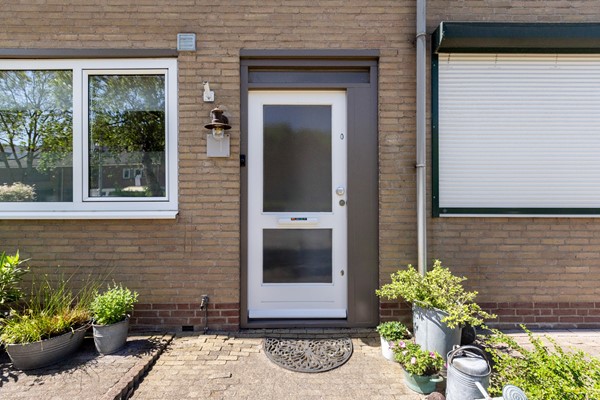 Foto - Te koop: Nette tussenwoning in het gezellige Klundert!
